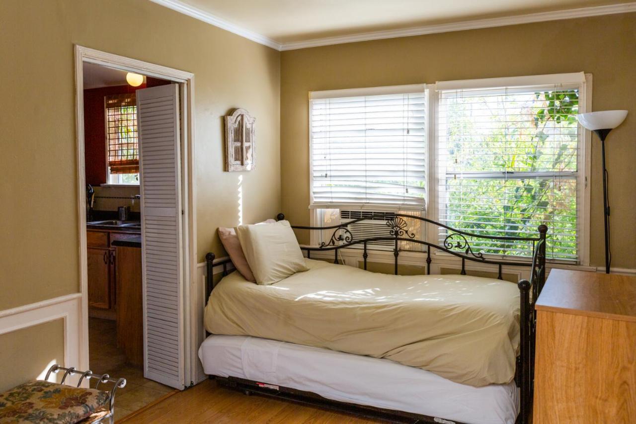 Hollywood Hills Suites Los Angeles Exterior foto